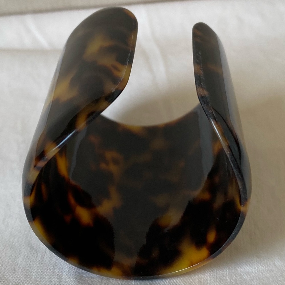 Tory Burch Logo Resin Tortoise Cuff Bracelet Gem